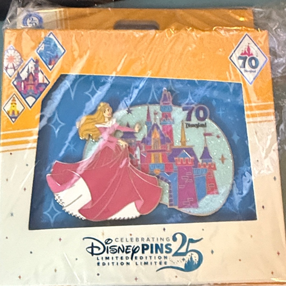 Disney 25th Anniversary Pin Set - Pink and Blue
